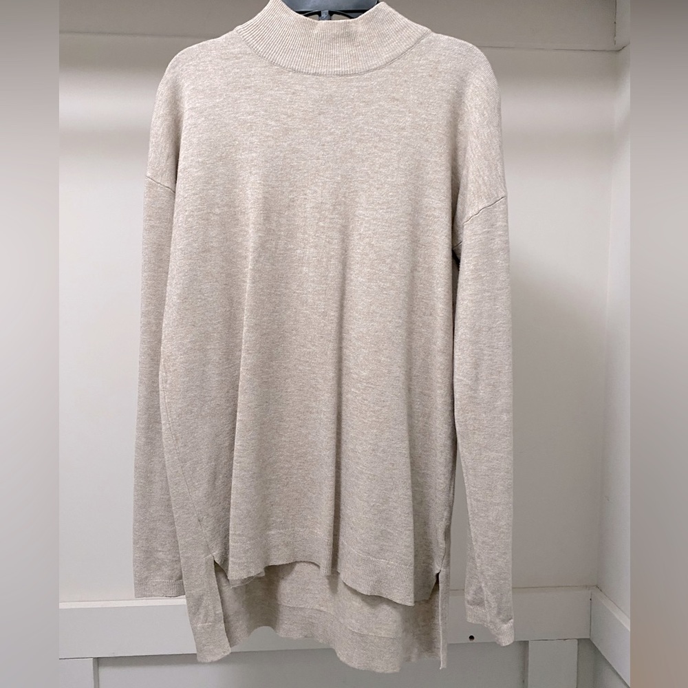 Women’s cream mockneck zipper back tunic sweater, size small